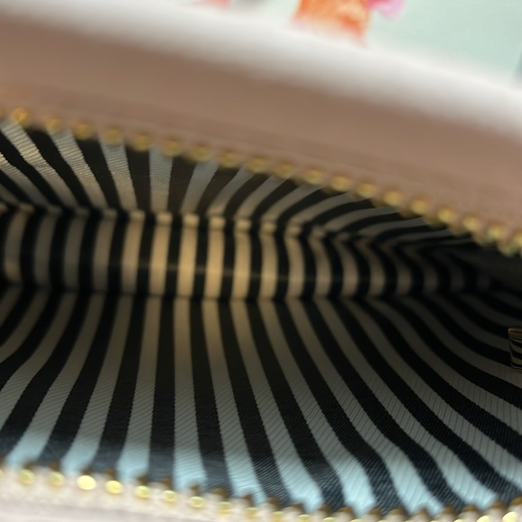 Kate Spade Bag gold name on outside of bag, pink leather, gray and white lining - Picture 4 of 9